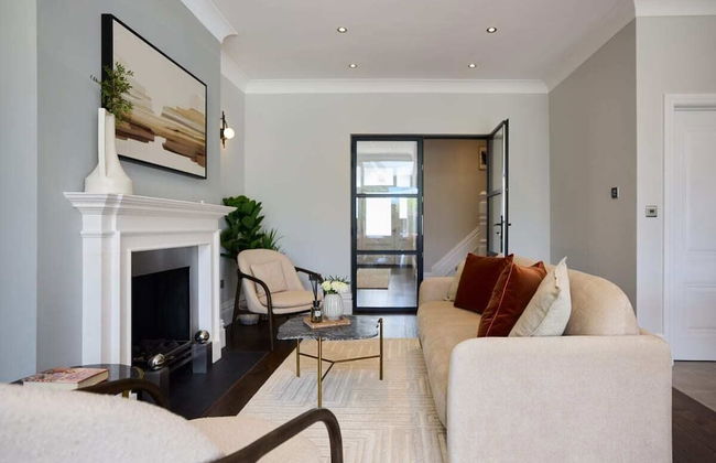 The Roehampton Place - Elegant 5bdr House With Garden + Parking - Foto 1