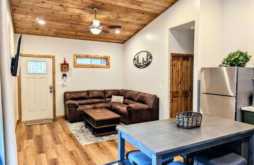 Relax & Recharge in Cozy Pinetop 2BR Retreat - Foto 9