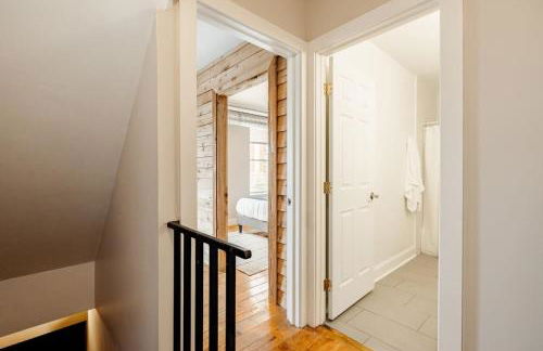 Soaring 2BR Parkside Loft Walkable to it All - Foto 26