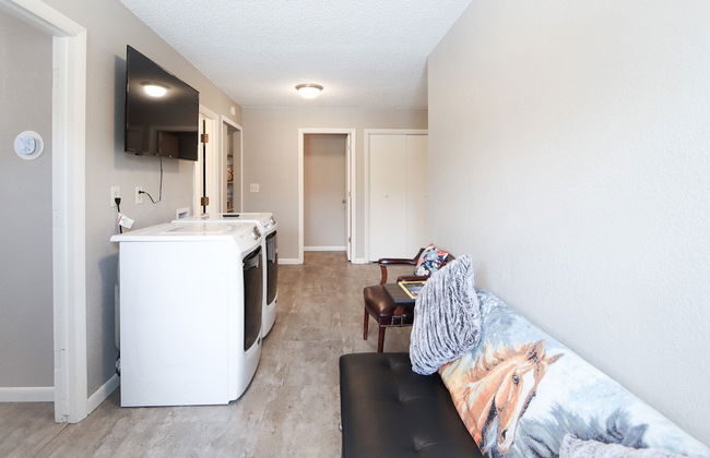 Downtown Granby Retreat & Spa - Photo 19