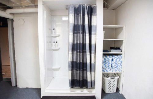 Lakeview on Main Pool Fire Pit and Walkable - Foto 28