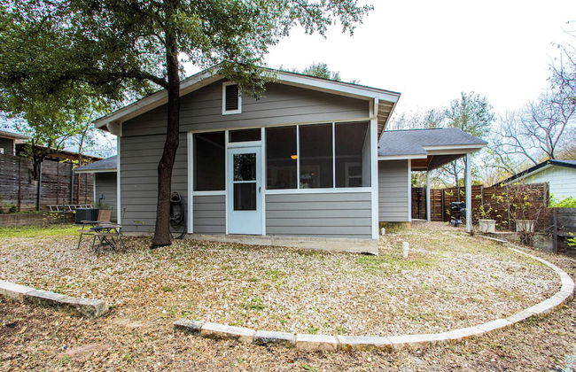 Screened-in Porch Walkable to Soco - Foto 2