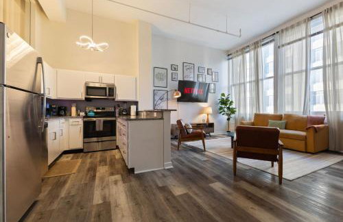 Indy Urban Nest - Sleeps 8 - Skywalk Access - Convention Center - Stadium - Foto 49