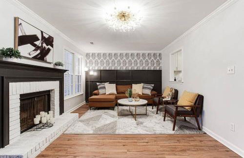 Lux Home-mins to Truist Park wKing pet friendly - Foto 31