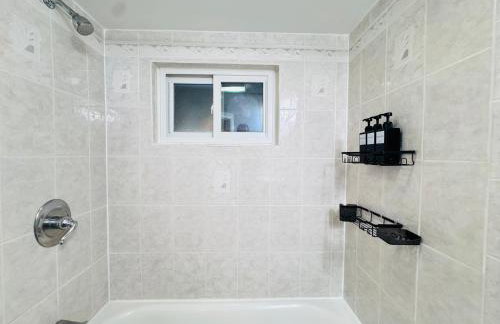 Entire 4 bedroom familyfriendly basement apartment, MetroWalk - Foto 35