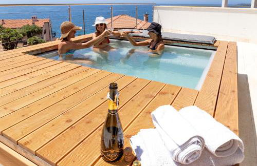 Luxury Seafront Villa with Rooftop Pool & Stunning Sea Views - Foto 19