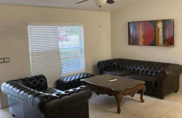 Cozy 3-BR Villa in Sun n Lake - Foto 5