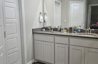 Spacious Home Perfect for Families& Business Trips - Foto 9