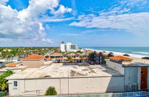 Paradise with Balcony Near the Action - Foto 9