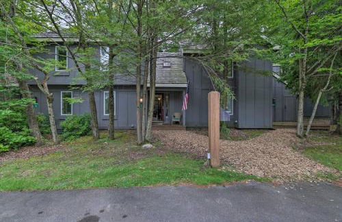 Cozy Poconos Townhome with Fireplace Near Jack Frost - Foto 24