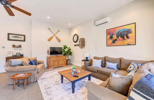 Lake Access and On-Site Creek Lake Toxaway Home! - Foto 12