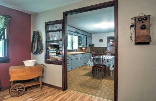 Vintage House with Fire Pit Less Than 6 Mi To Kentucky Lake! - Foto 12