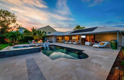 Intercostal Front Singer Island Pool Home - Photo 1