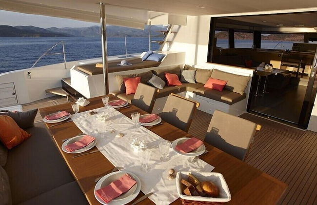 Dream Yacht Charter Private Crewed Yacht - Foto 1