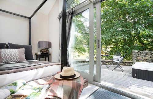 The Cow Shed - with hot tub - Photo 9