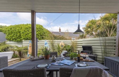 Two Bare Feet - Photo 37