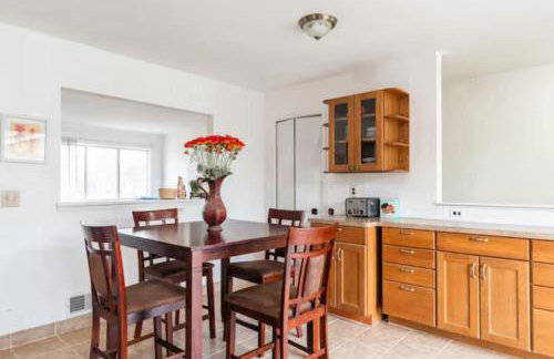 Spacious peaceful rm in home No Car No problem - Foto 12