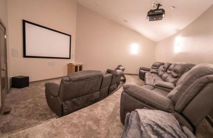 East Cabin- Yellowstone Family Retreat- Sled Hill - Foto 29