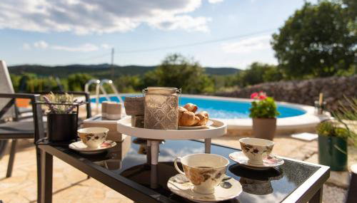 Serene Retreat Holiday Home With Pool - Foto 3