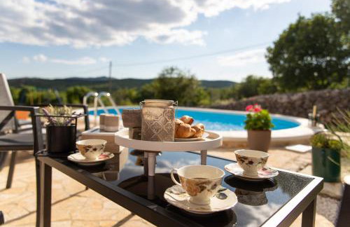 Serene Retreat Holiday Home With Pool - Foto 3