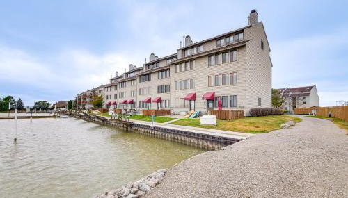 Lakefront Port Clinton Condo with Boat Dock and Slip! - Foto 3