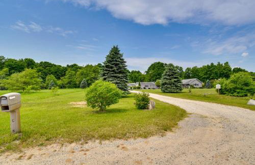 The Country House - Kalkaska Retreat with Fire Pit - Foto 42