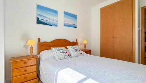 Mar de la Concha - Photo 4, wardrobe