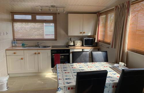 Dartmouth 2 Bed Detached Chalet 144 Norton Park - Foto 15