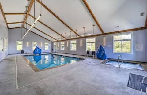 Ski-In Ski-Out Sugar Mountain Getaway with Views and Heated Pool, Hot Tub, Sauna, Gym, and EV - Foto 14