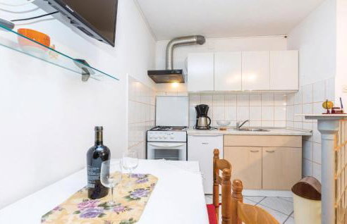 Amazing Apartment In Bakar With Kitchen - Photo 7