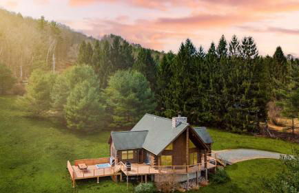 Secluded w/ Deck Views, Hot Tub, & Ping Pong Hudson in the Berks by Avantstay - Foto 2