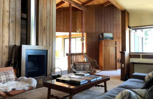 Contemporary Treetop Cabin with a Luxury Hot Tub in Idyllwild, California - Foto 2