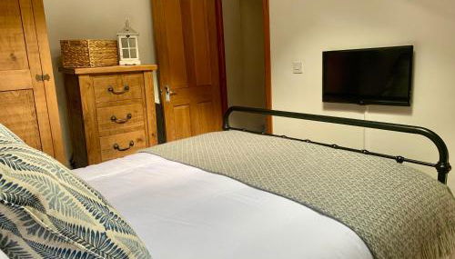 Fryers Cottage Wirksworth, a traditional yet stylish 2-bedroom Peak District cottage - Foto 4, wardrobe