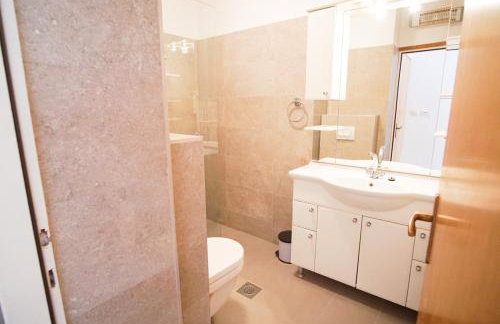 3 Bedroom Beach House with private sea access - Photo 5