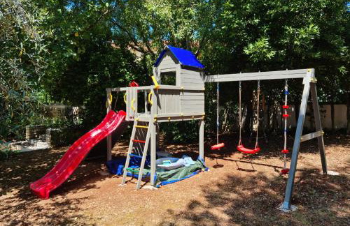 Villa Rosa with yard and children's playground - Foto 16