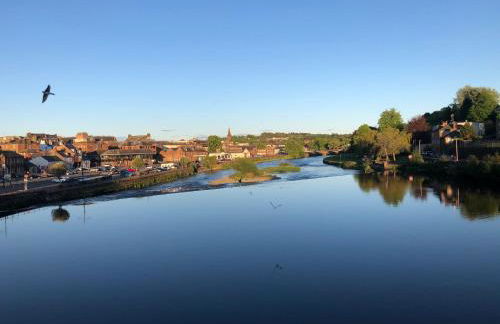 Stunning Period Townhouse with Garden, Walking Distance to Town - Photo 48