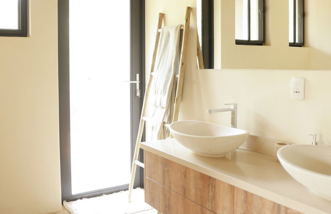 Villa Appelblaar Luxury 4 Bedroom Villa Home in the South African Bush - Photo 10