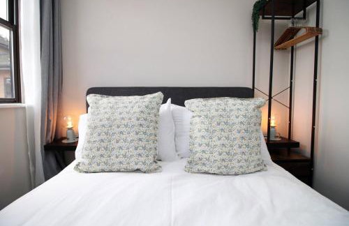 Elegant 2BR w/ Pool Table in Prime Location - Foto 37