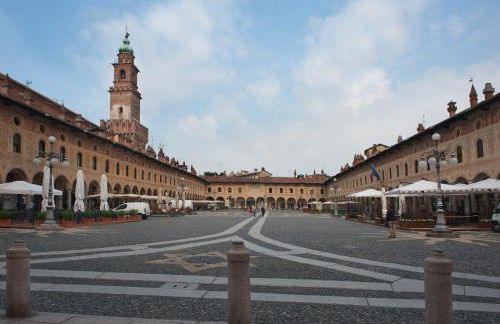 Sotto i merli - Foto 23