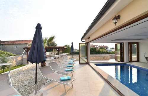 Villa Muskatel KRK -with heated covered pool - Photo 31