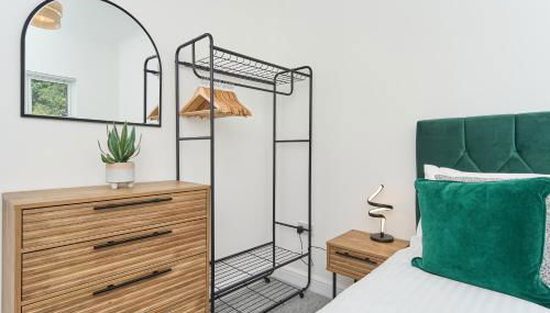 Meadow View - A Beautiful 3 Bed Apt With Stunning Countryside Views & Parking - Close To Ventnor, Shanklin & Sandown - 5 mins To Beach - Ideal For Friends, Families, & Business Stays - Dog Friendly - Foto 3