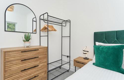 Meadow View - A Beautiful 3 Bed Apt With Stunning Countryside Views & Parking - Close To Ventnor, Shanklin & Sandown - 5 mins To Beach - Ideal For Friends, Families, & Business Stays - Dog Friendly - Foto 3