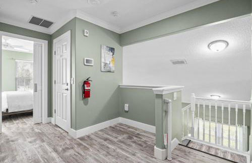 Brand NEW Modern Luxury wPrivate Pool Hot Tub BBQ Home Cinema 2 Miles to Disney - Foto 60