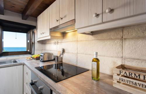 Myrsini's Castle House - Comfortable Residence with Large Balcony & Sea View - Photo 14