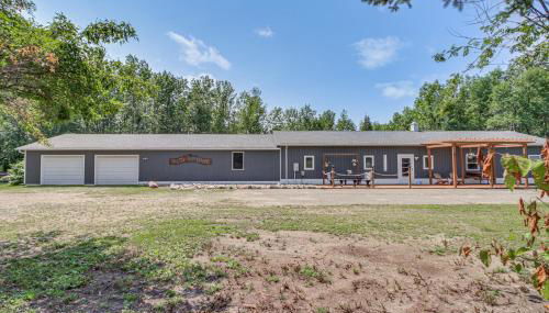 Quiet Lakefront Grand Rapids Cabin on 5 Acres - Foto 2