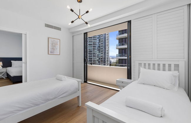 Ultra Broadbeach - Photo 33