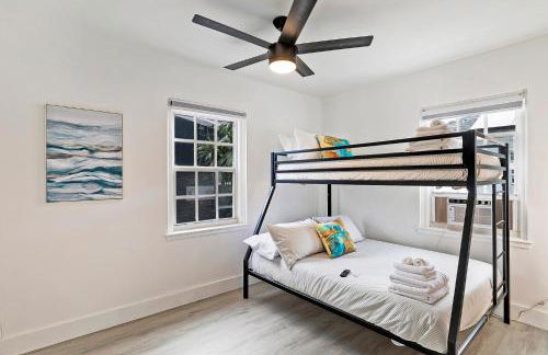 Spacious 3br 2ba Cottage Steps to Water & Downtown - Foto 18