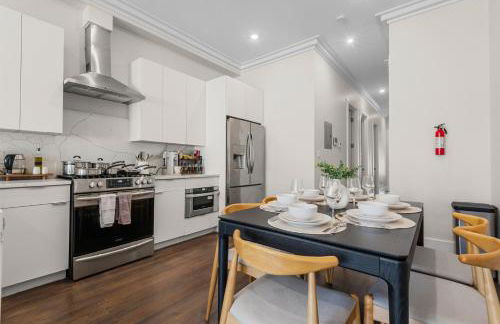 New 3BR Home with Private Yard and Game Room and Parking - Foto 34