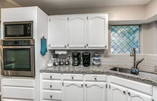 Family-Friendly Fun, Pool, Game Room, DFW Airport - Photo 8