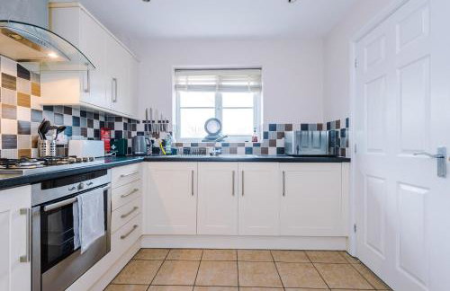 Relaxing 3 Bedroom Chester Home with garden - Photo 30